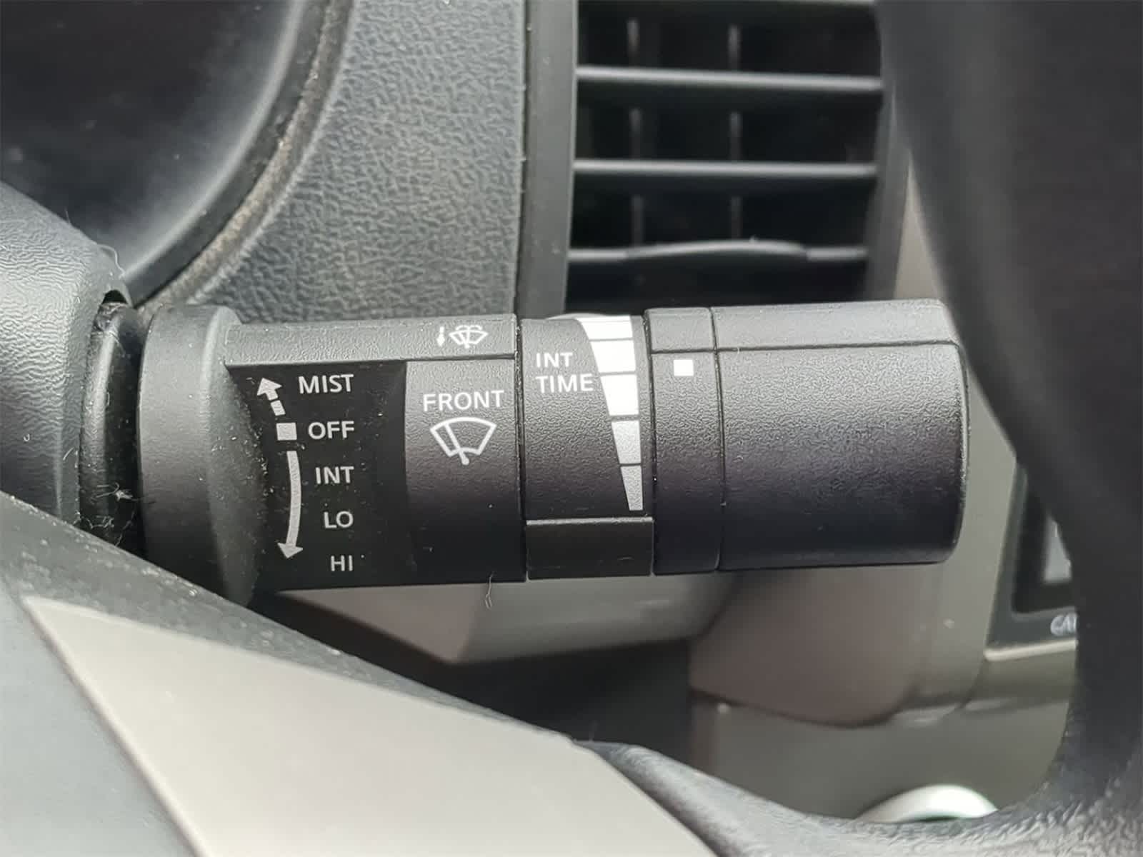 Thumbnail: 2011 Nissan Sentra - 32