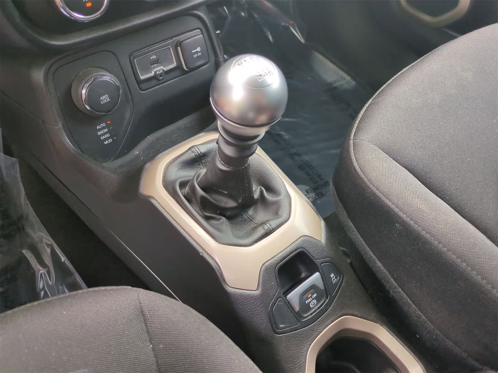 Thumbnail: 2017 Jeep Renegade - 26