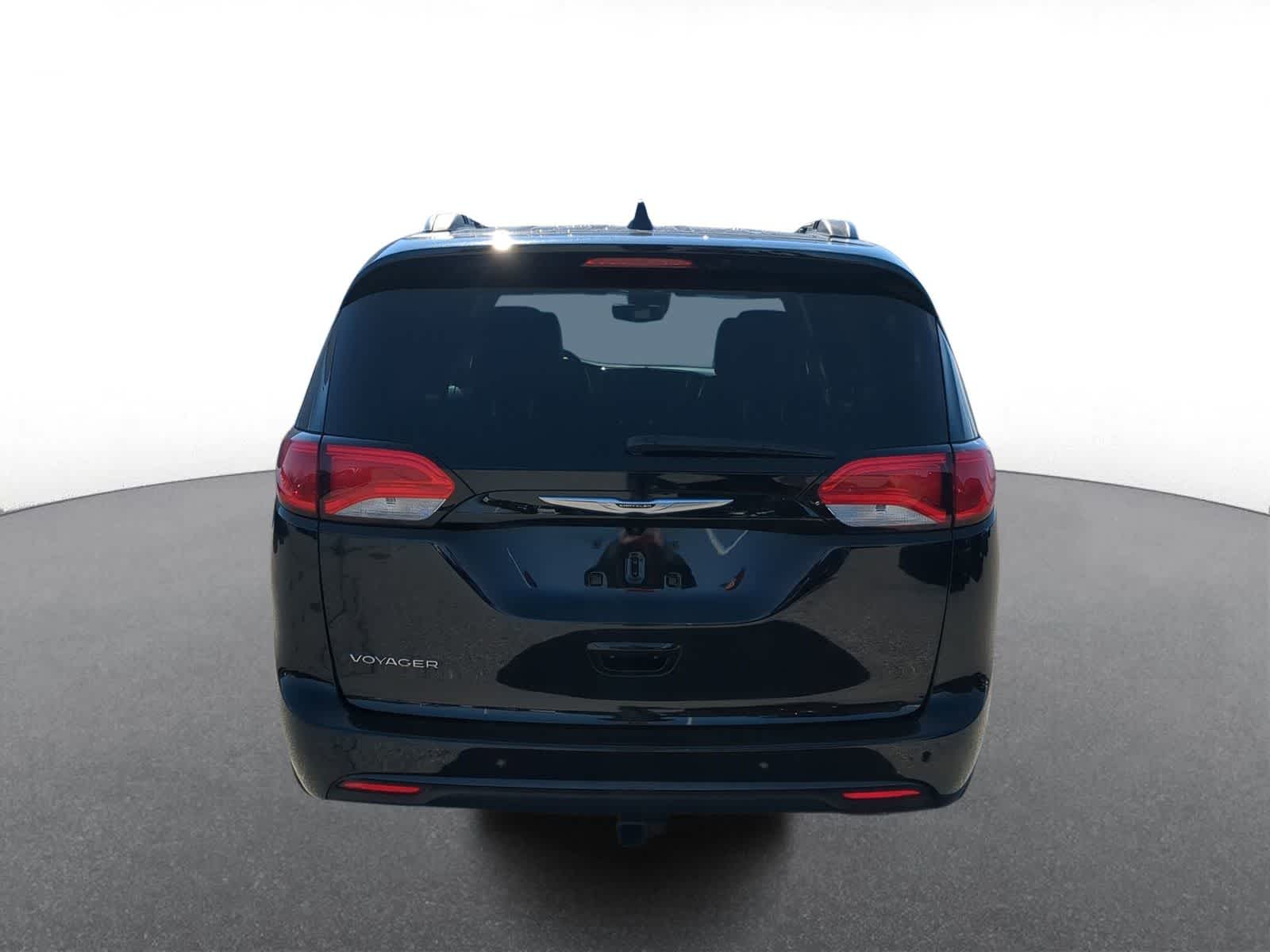 Thumbnail: 2025 Chrysler Voyager - 7