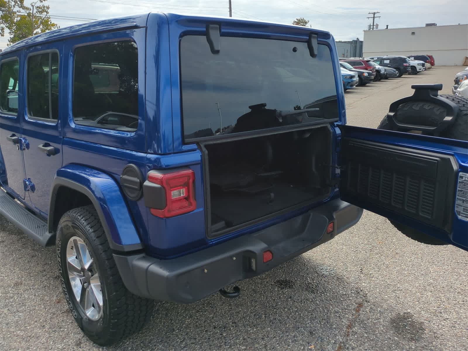 Thumbnail: 2019 Jeep Wrangler - 33
