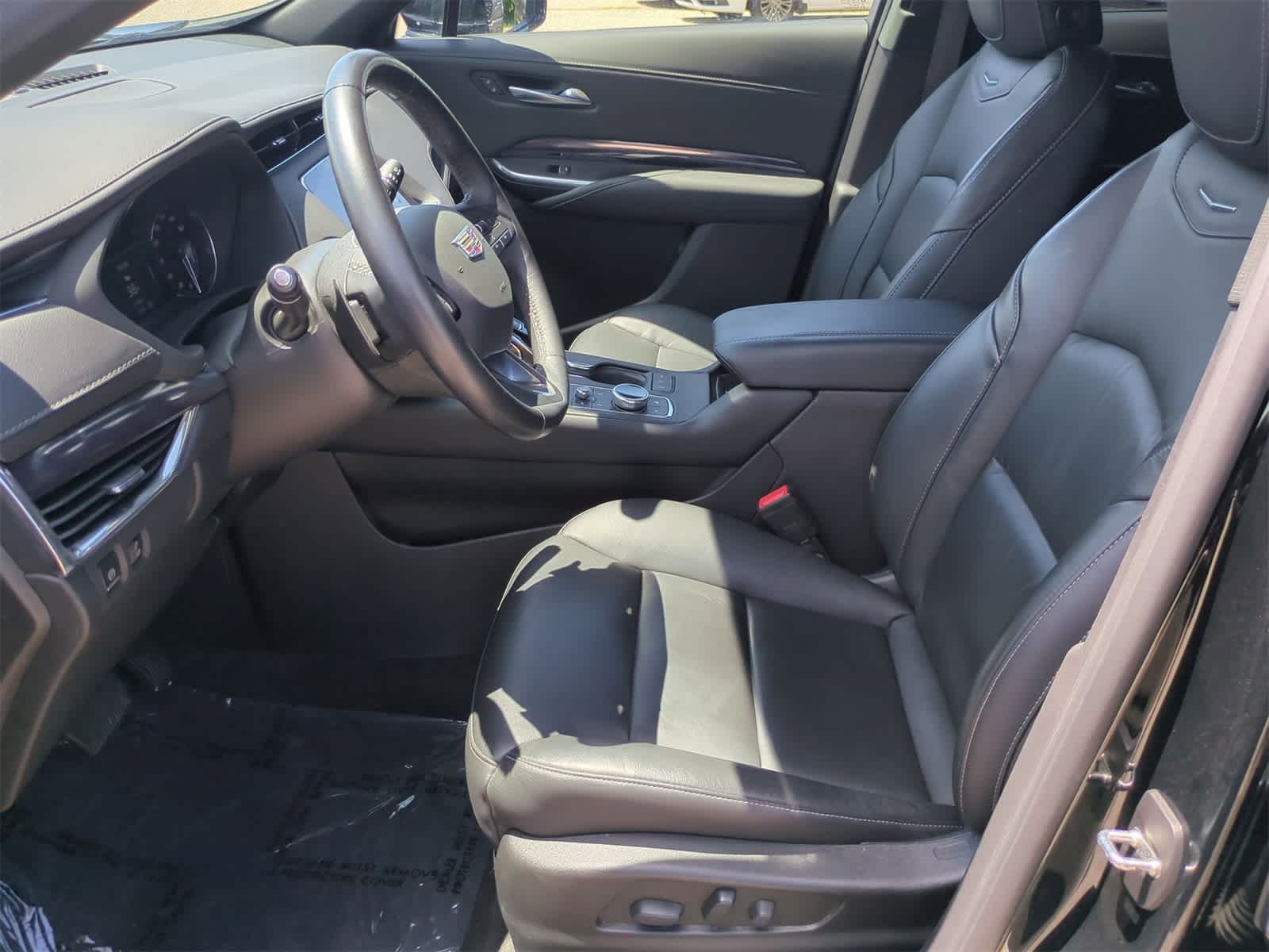 Thumbnail: 2023 Cadillac XT4 - 15