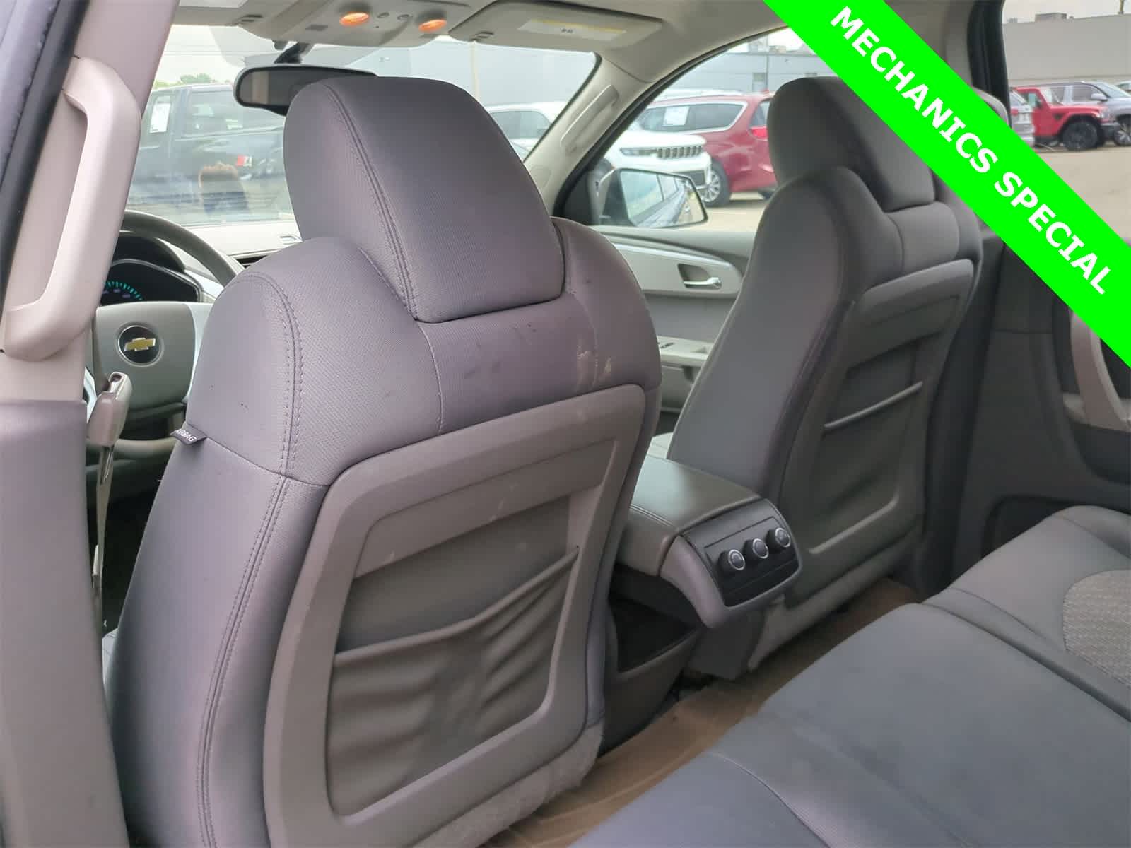 Thumbnail: 2011 Chevrolet Traverse - 16