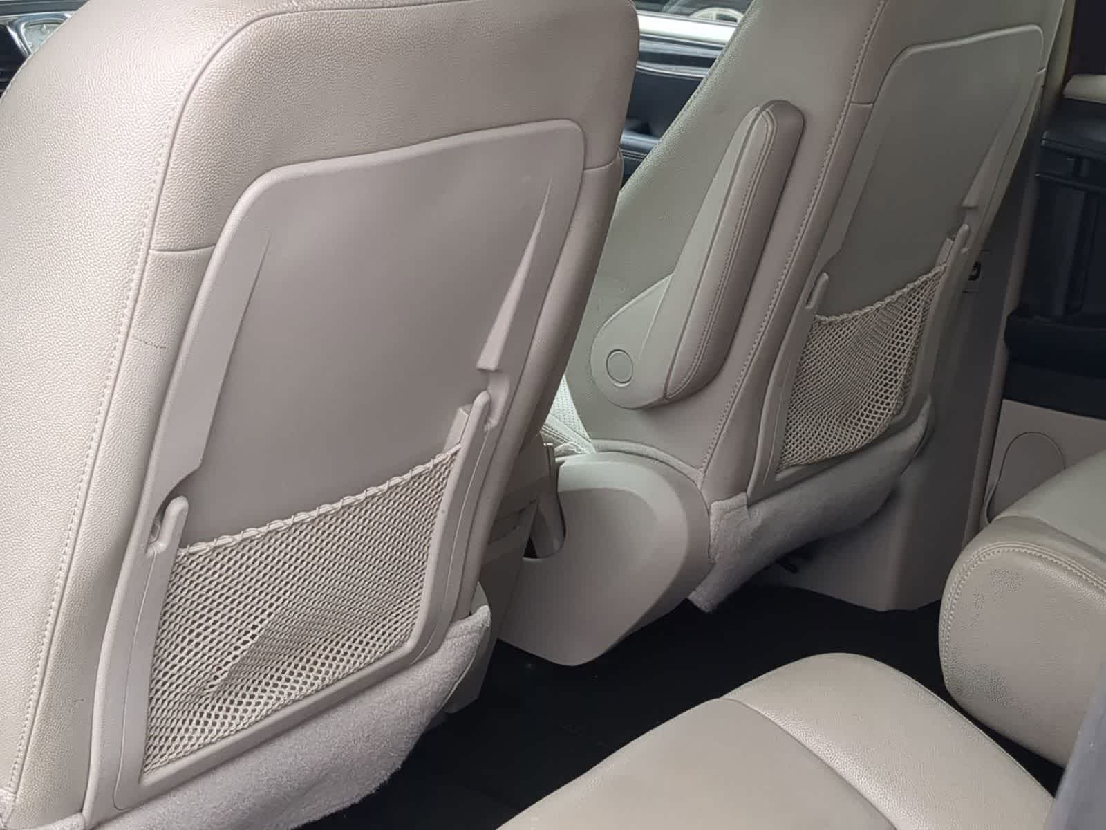 Thumbnail: 2013 Chrysler Town & Country - 18