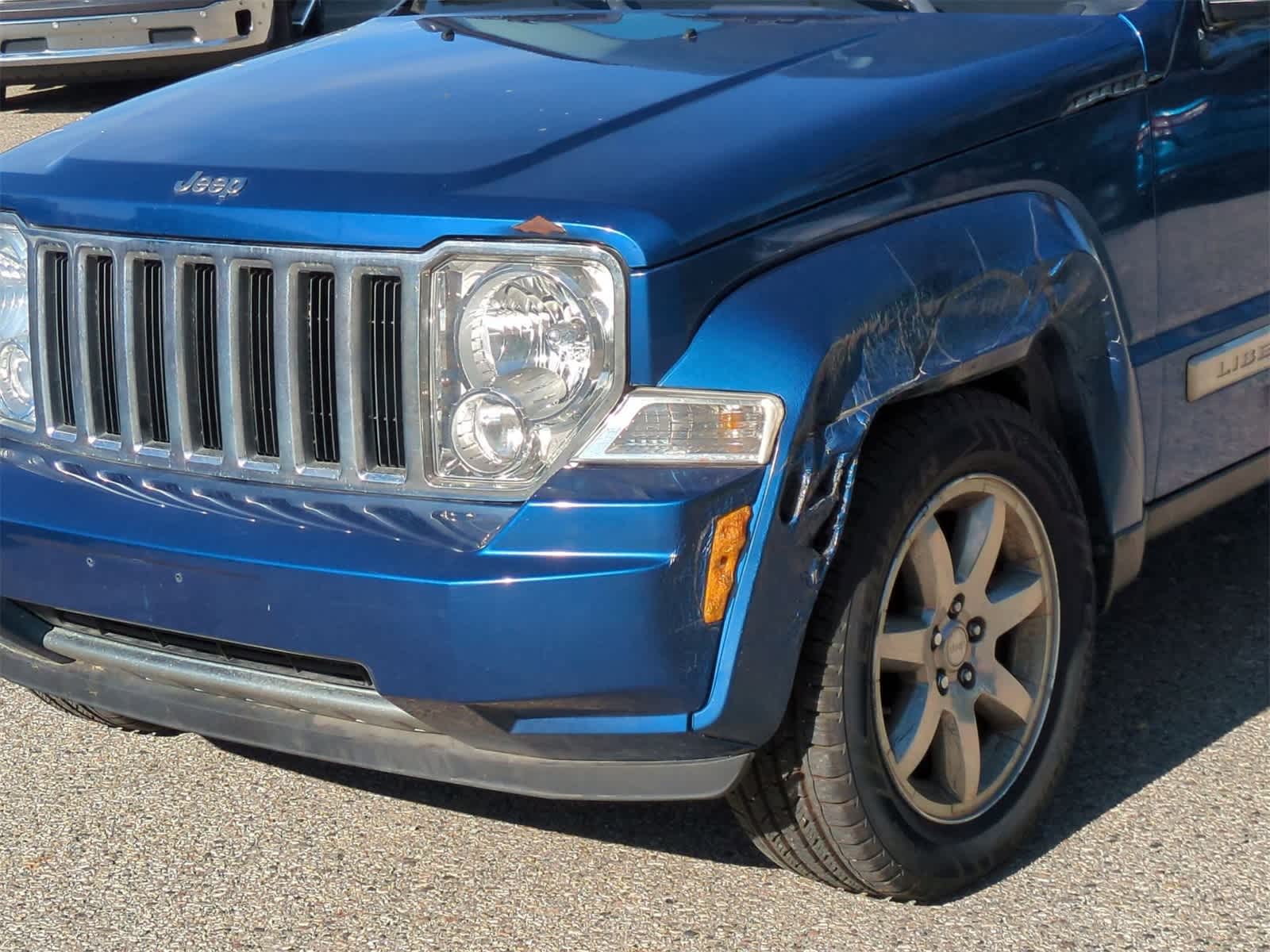 Thumbnail: 2010 Jeep Liberty - 11