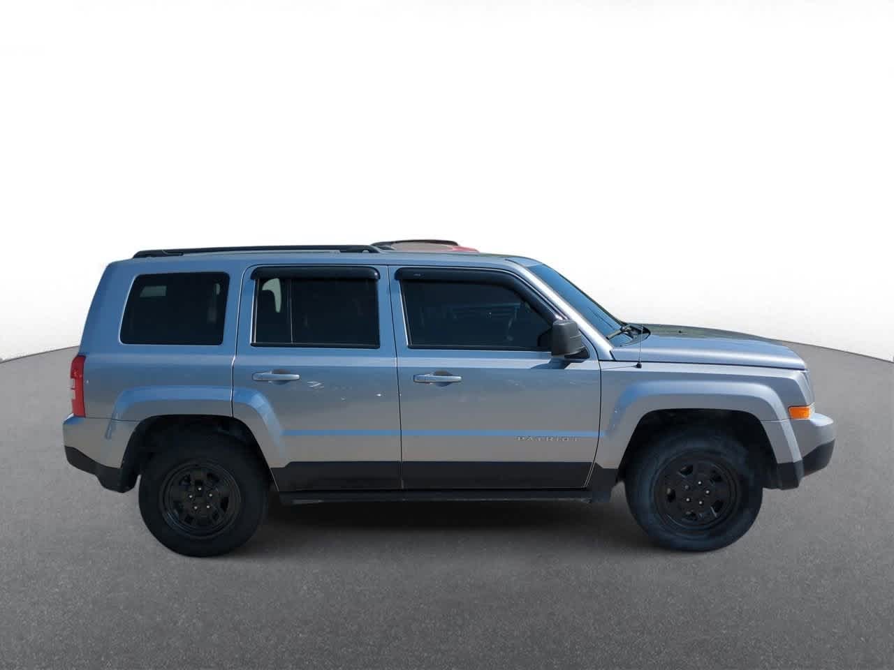 Thumbnail: 2016 Jeep Patriot - 9