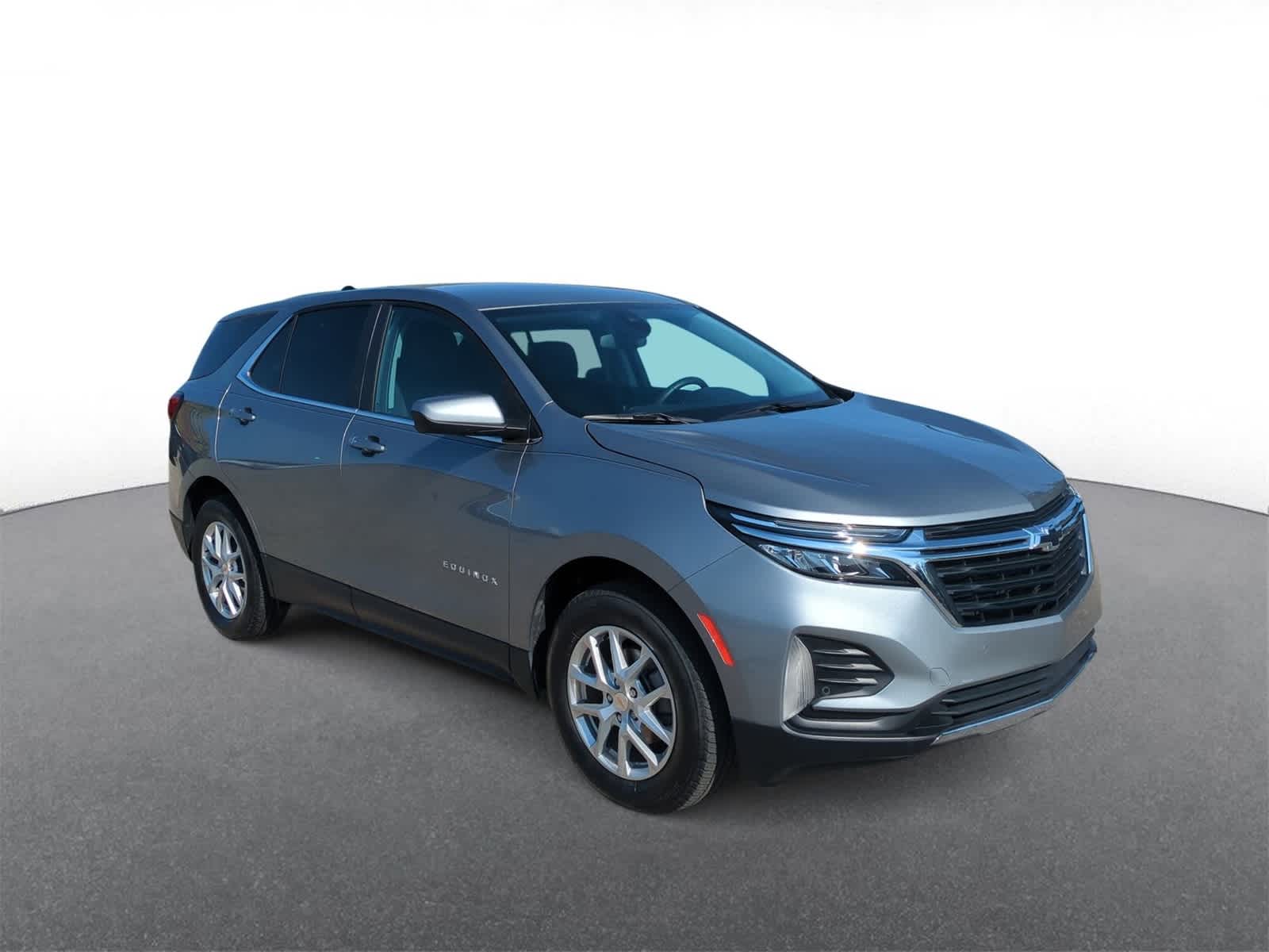 2024 Chevrolet Equinox LT photo 2