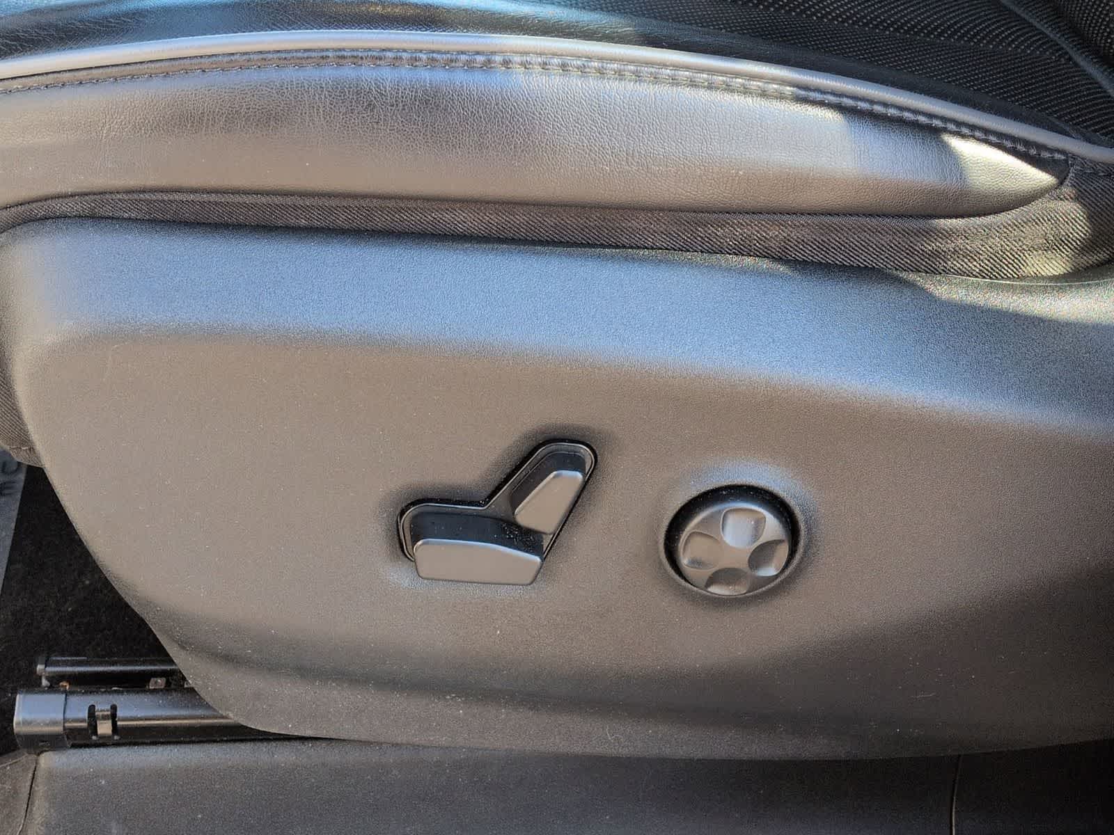 Thumbnail: 2020 Chrysler Pacifica - 18