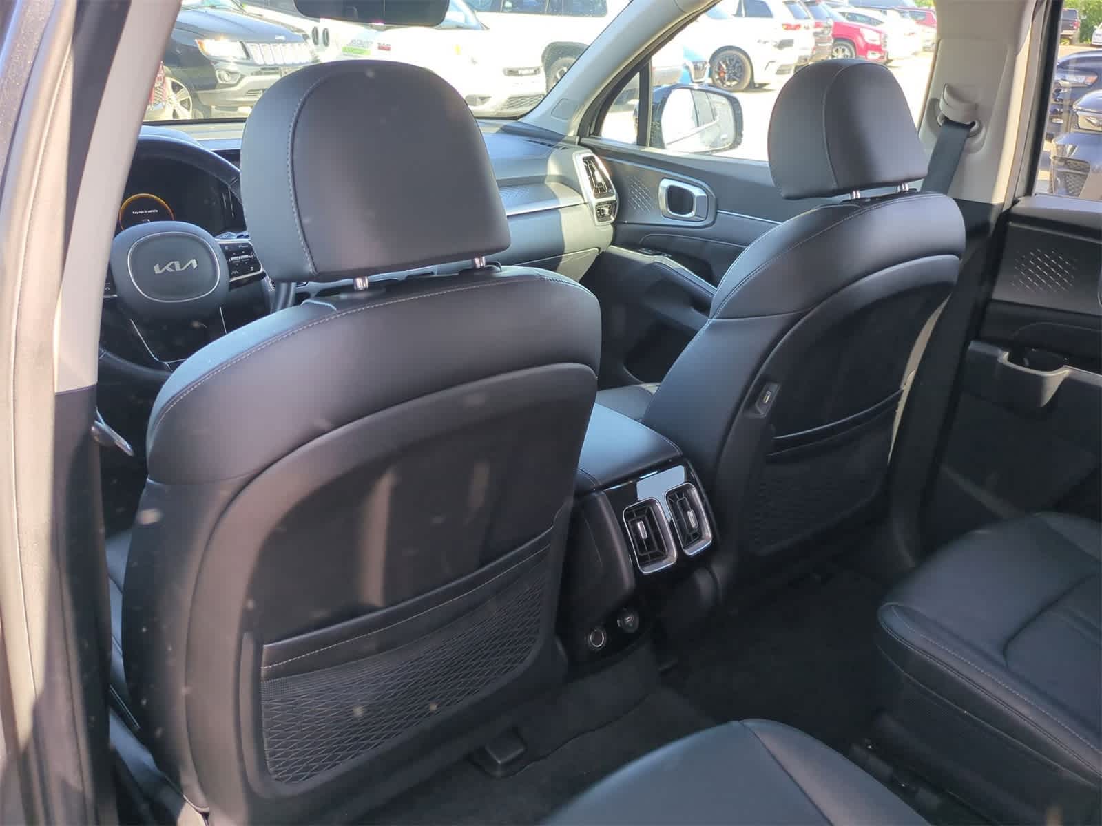 Thumbnail: 2023 Kia Sorento - 16