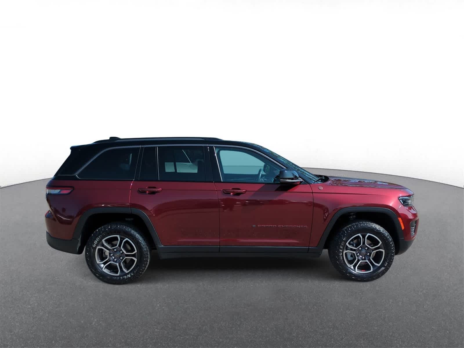 Thumbnail: 2022 Jeep Grand Cherokee - 9