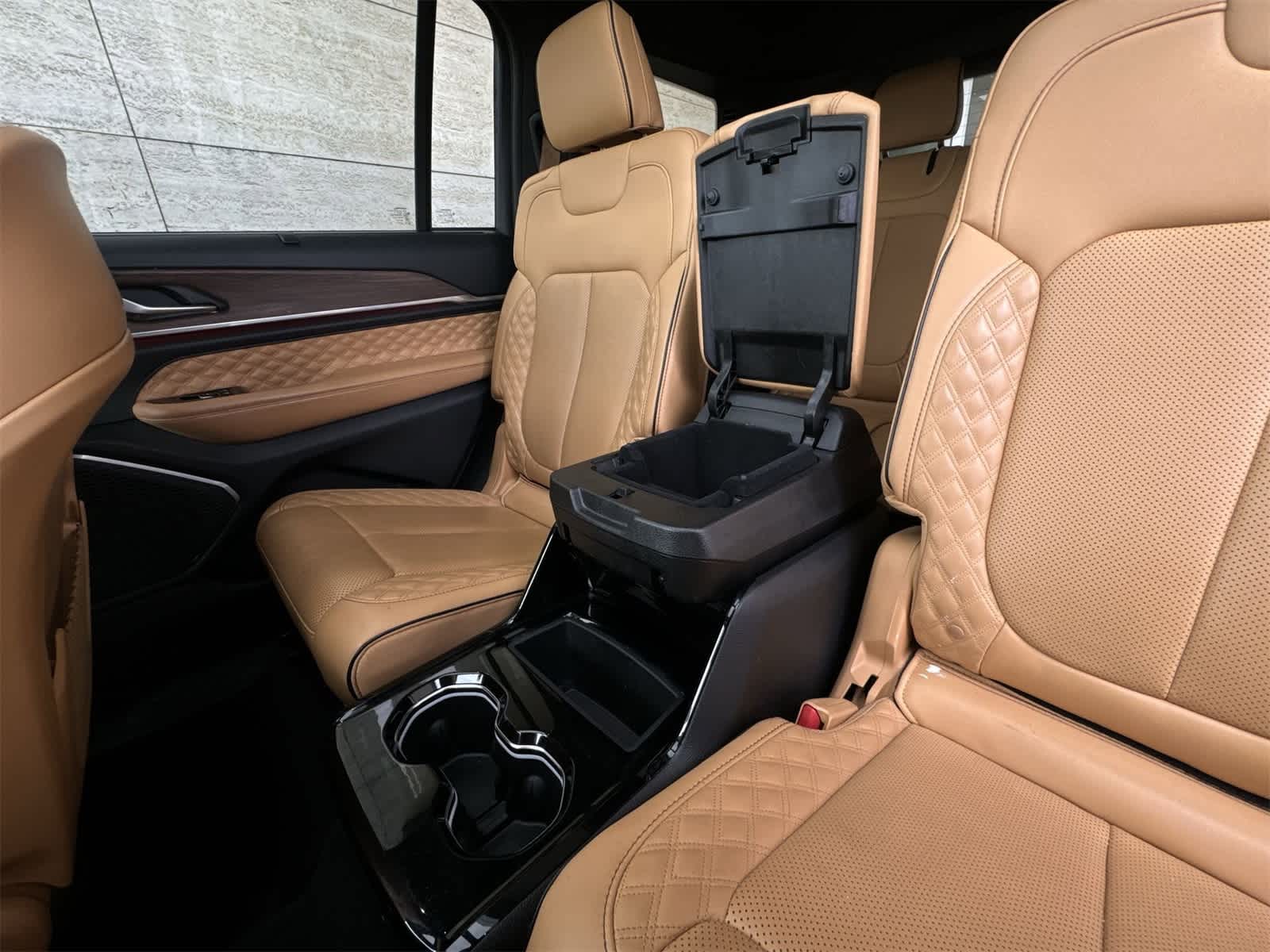 Thumbnail: 2023 Jeep Grand Cherokee L - 41