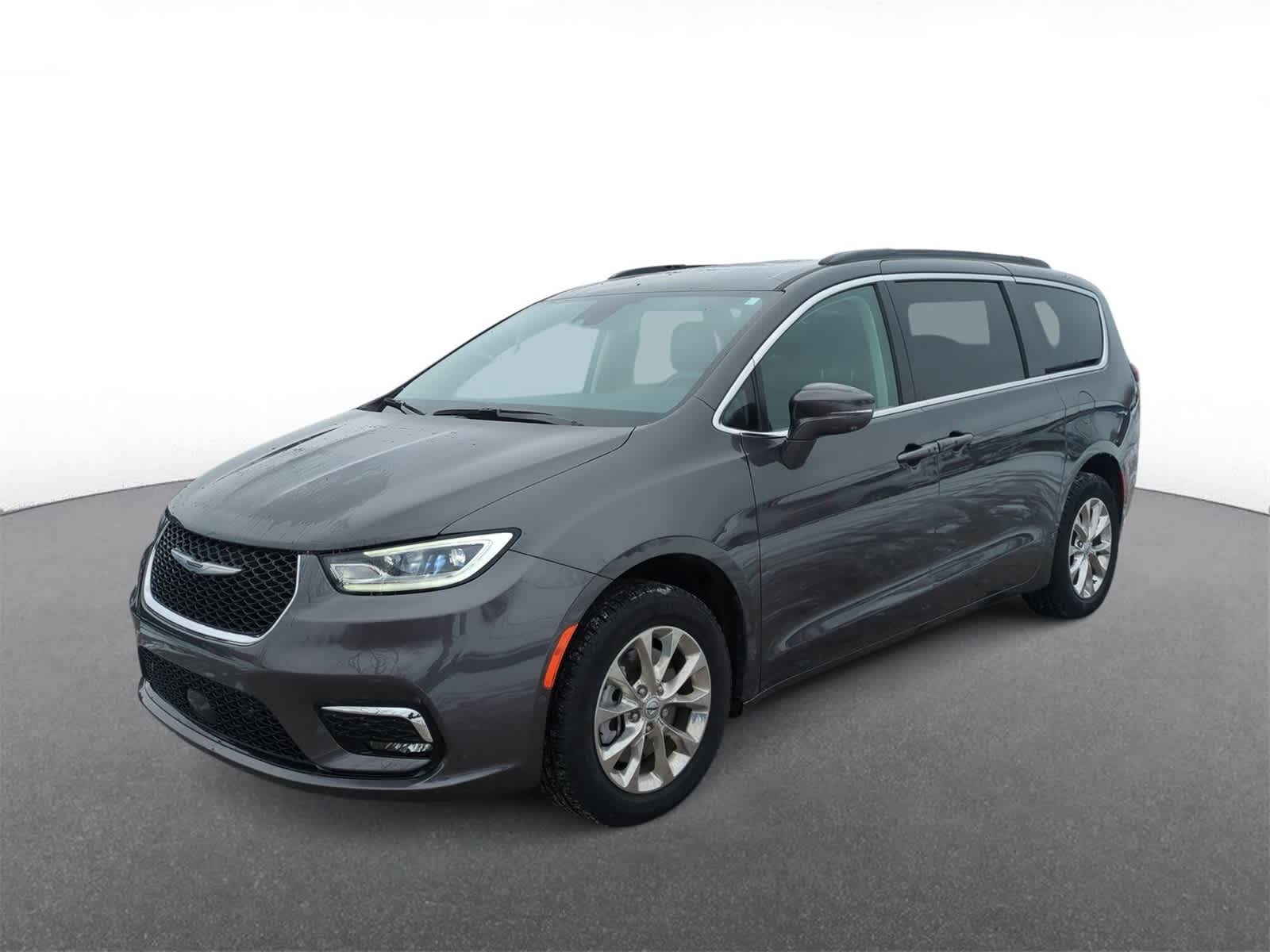 Thumbnail: 2022 Chrysler Pacifica - 4