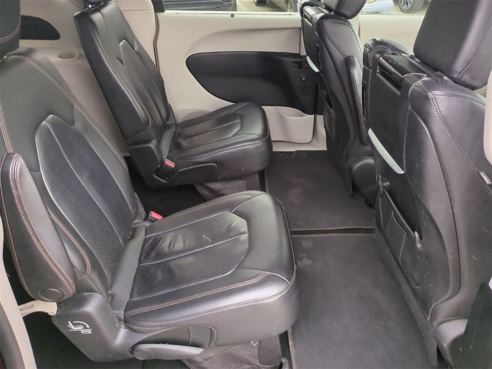 Thumbnail: 2018 Chrysler Pacifica - 18