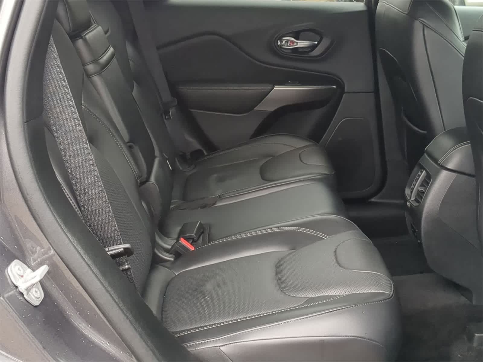 Thumbnail: 2019 Jeep Cherokee - 27