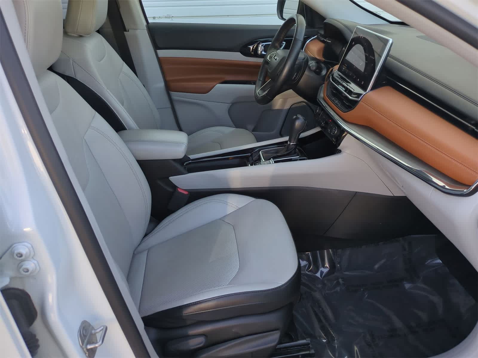 Thumbnail: 2022 Jeep Compass - 21