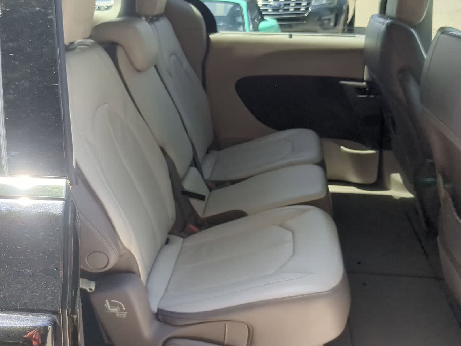 Thumbnail: 2017 Chrysler Pacifica - 20
