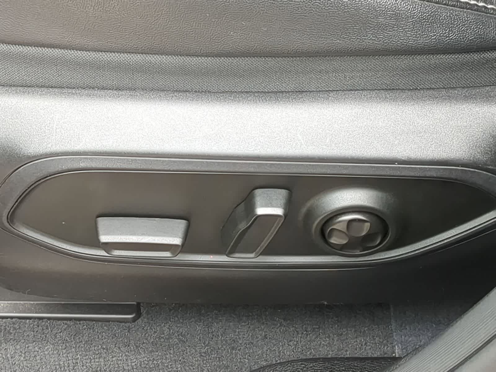 Thumbnail: 2023 Jeep Grand Cherokee - 17