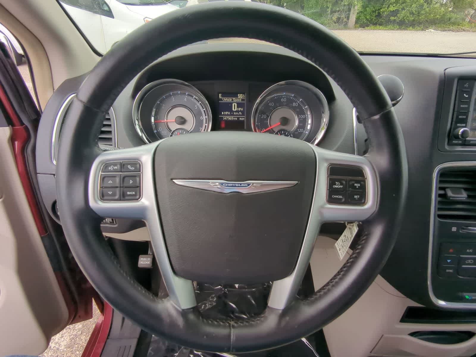 Thumbnail: 2013 Chrysler Town & Country - 22