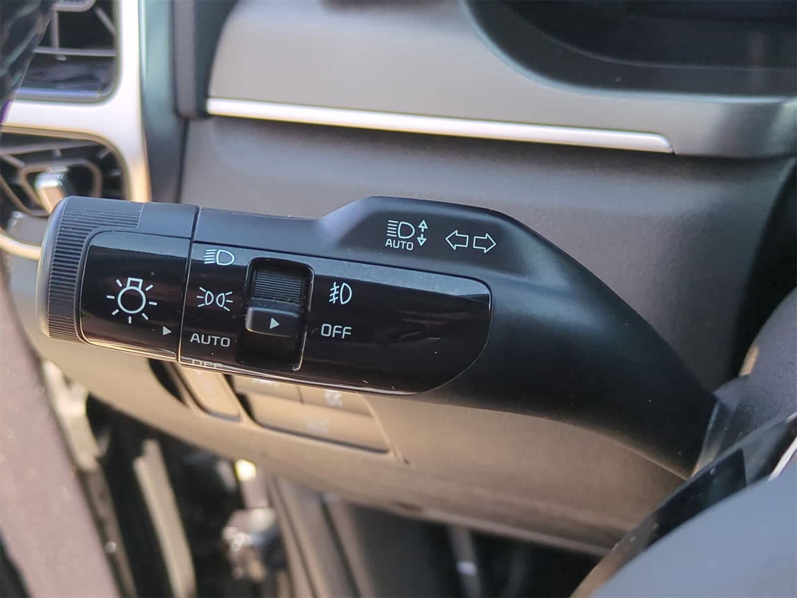 Thumbnail: 2023 Kia Sorento - 25