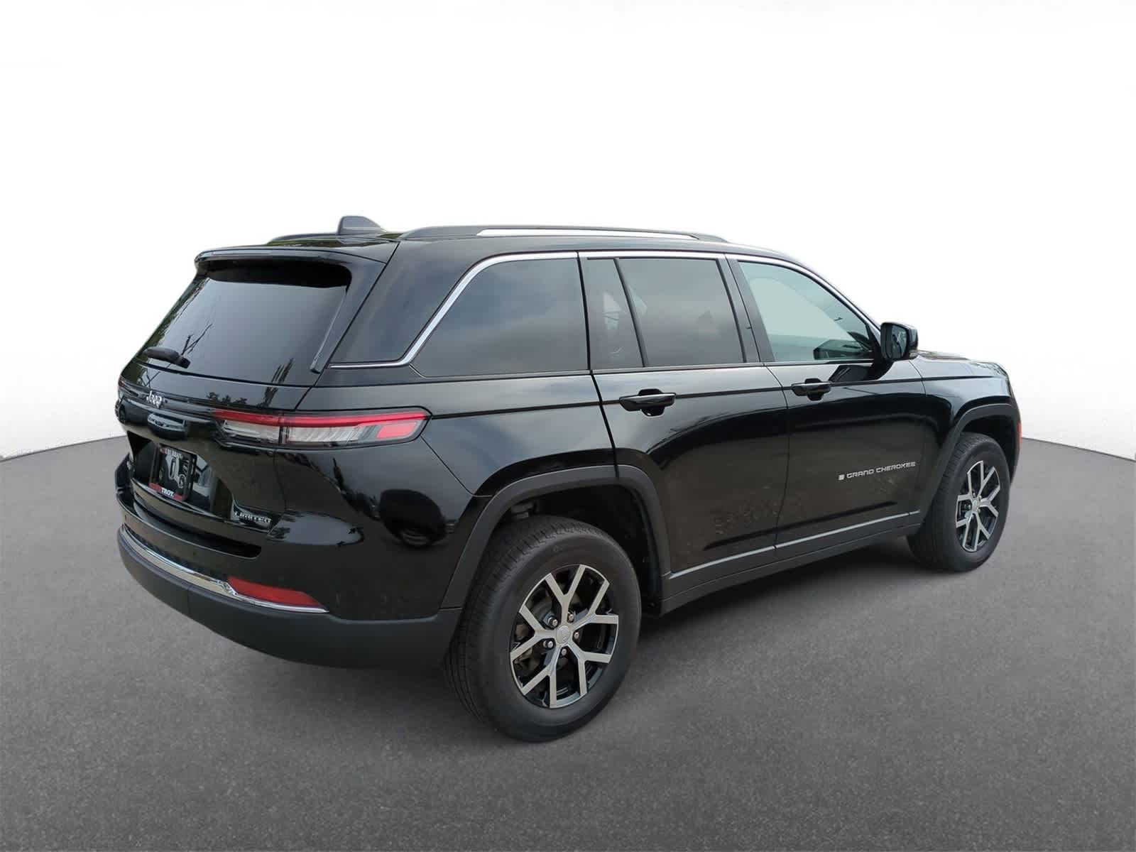 Thumbnail: 2023 Jeep Grand Cherokee - 8