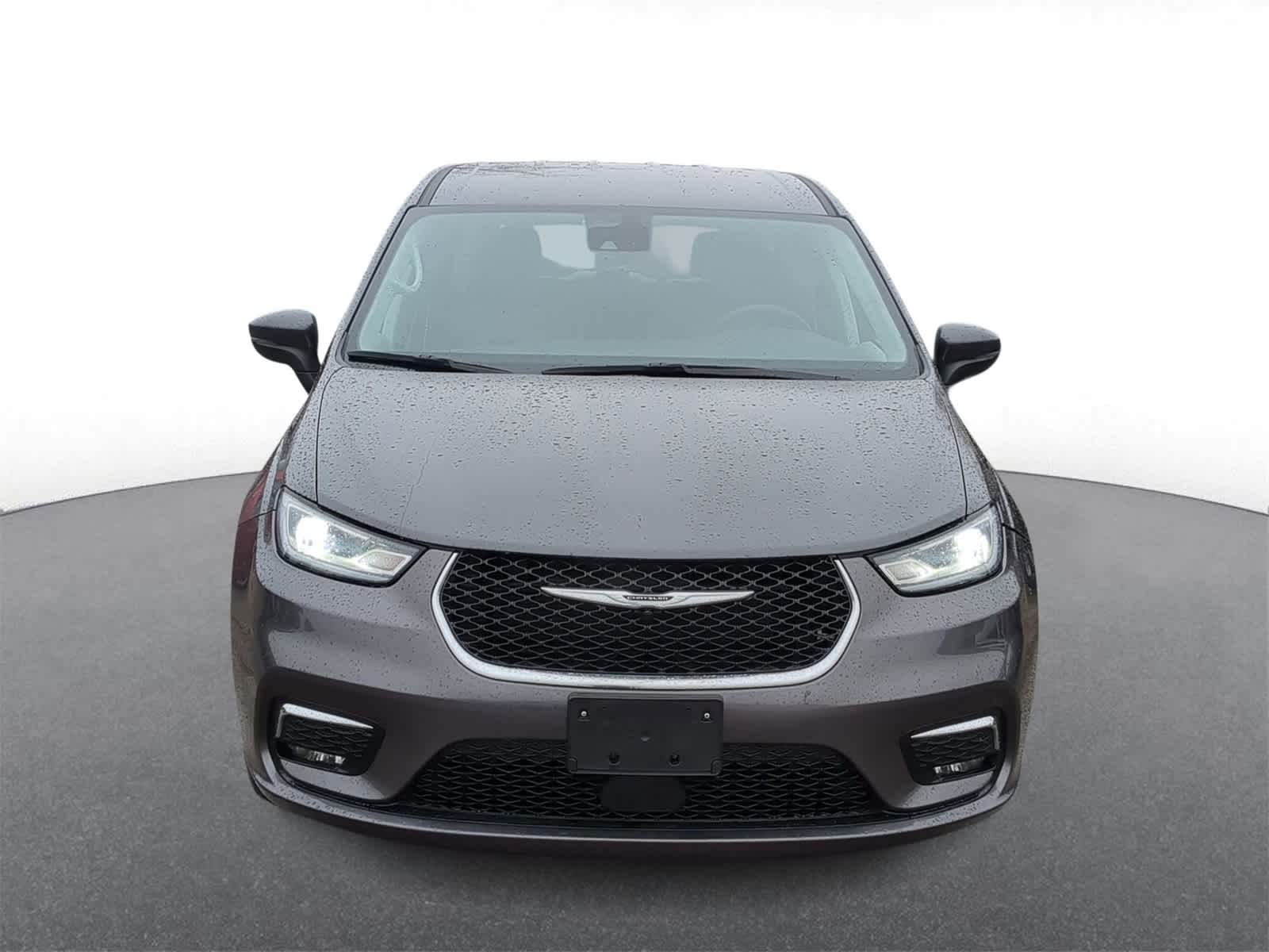 Thumbnail: 2023 Chrysler Pacifica - 3