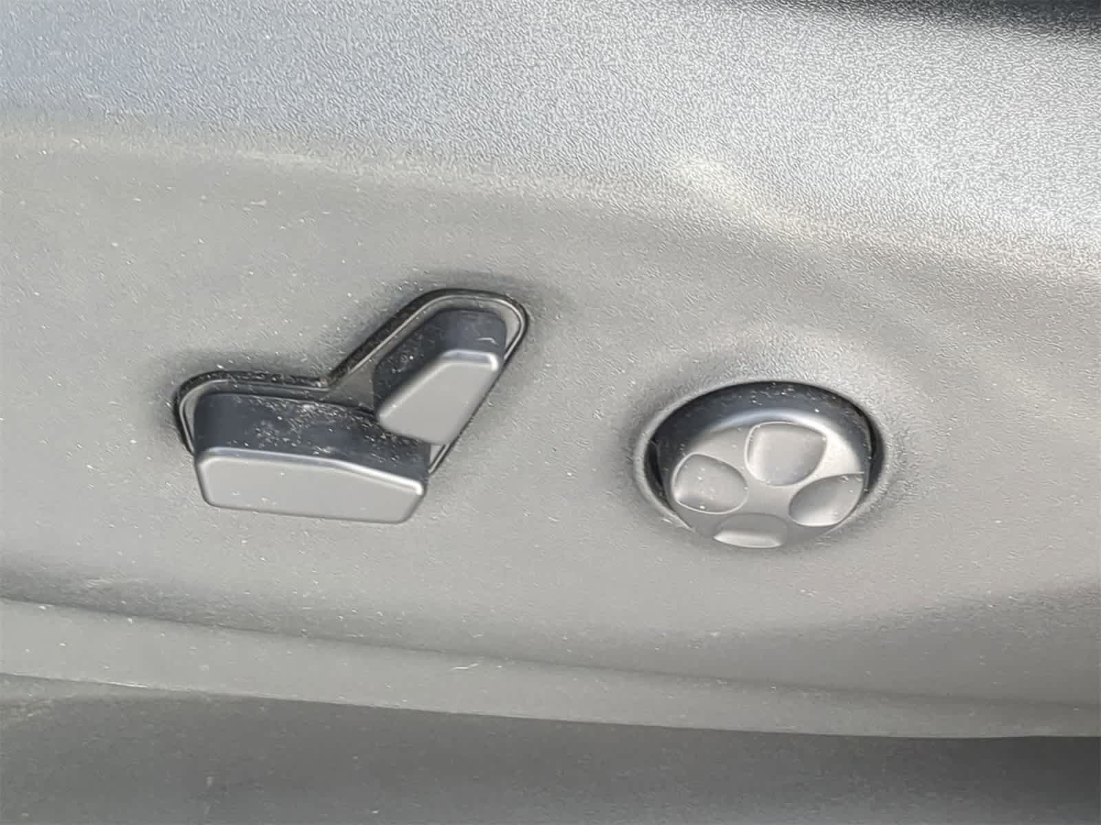 Thumbnail: 2017 Chrysler Pacifica - 24