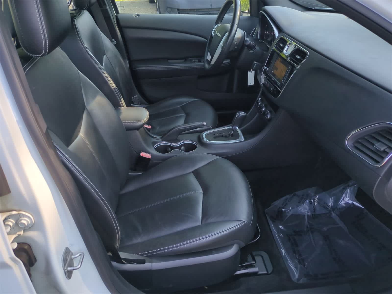 Thumbnail: 2012 Chrysler 200 - 19