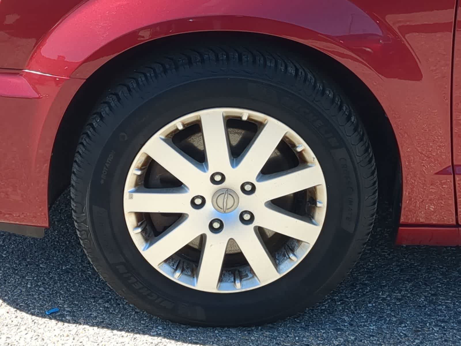 Thumbnail: 2014 Chrysler Town & Country - 14