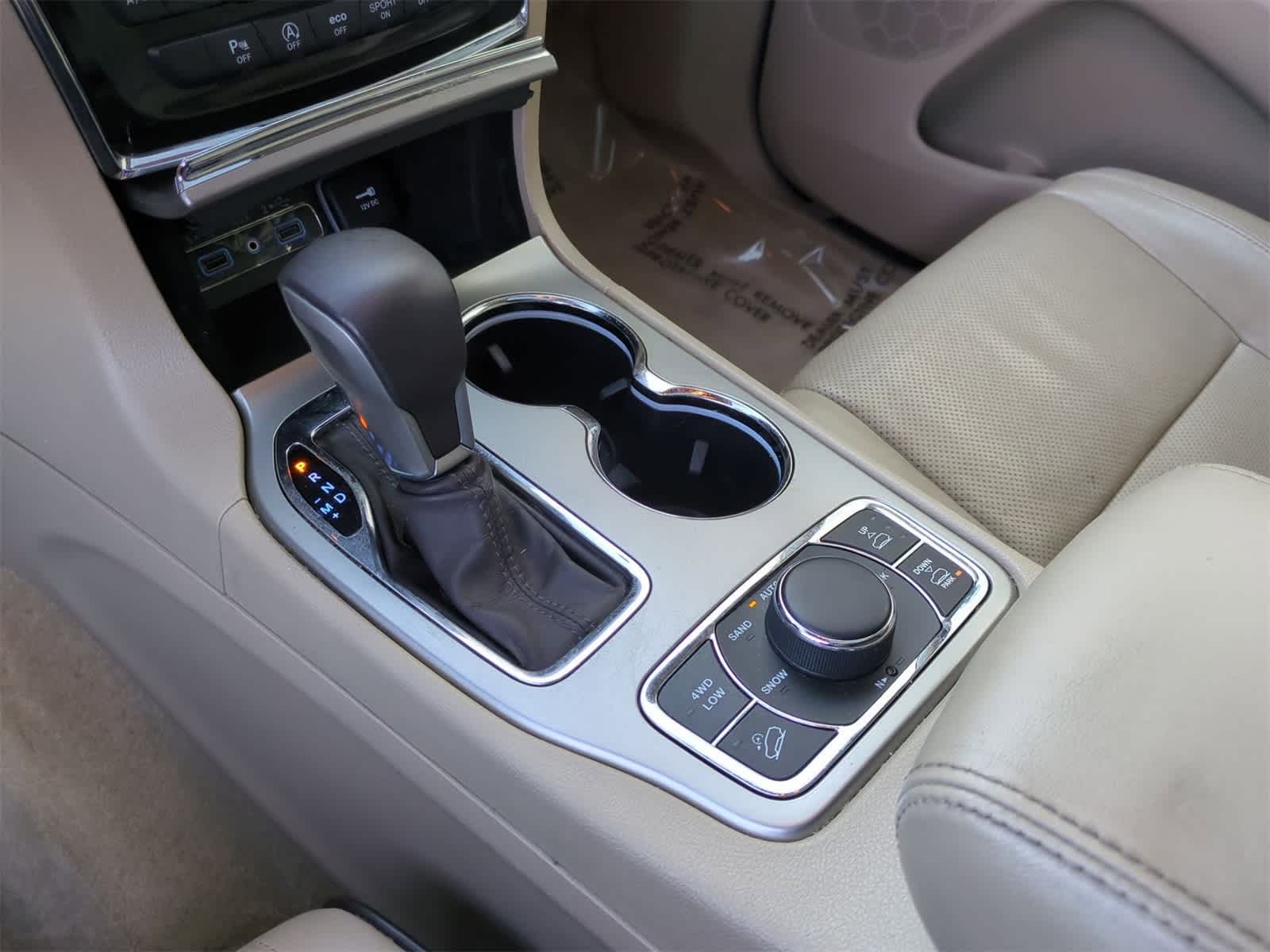 Thumbnail: 2019 Jeep Grand Cherokee - 32