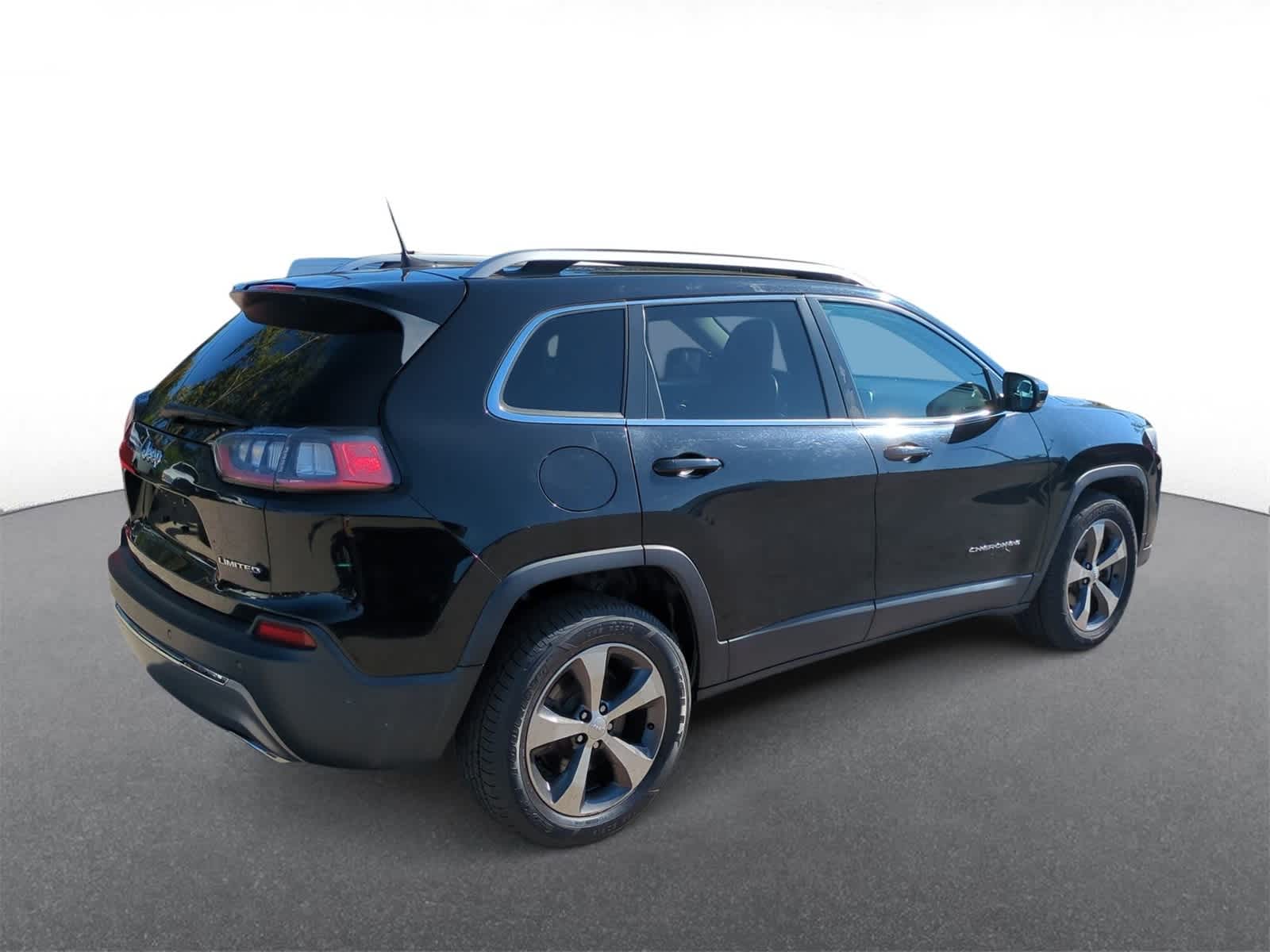 Thumbnail: 2019 Jeep Cherokee - 8