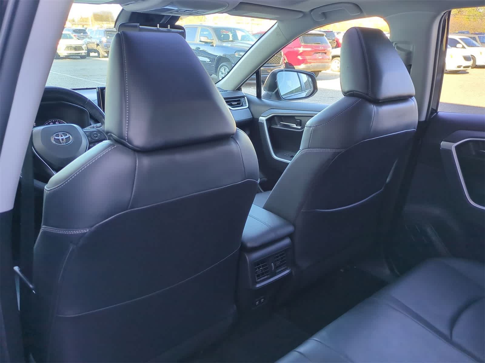 Thumbnail: 2019 Toyota RAV4 - 18