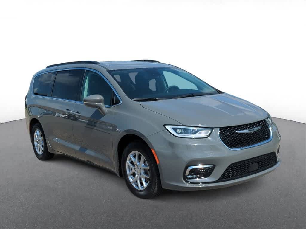 2022 Chrysler Pacifica Touring L 2