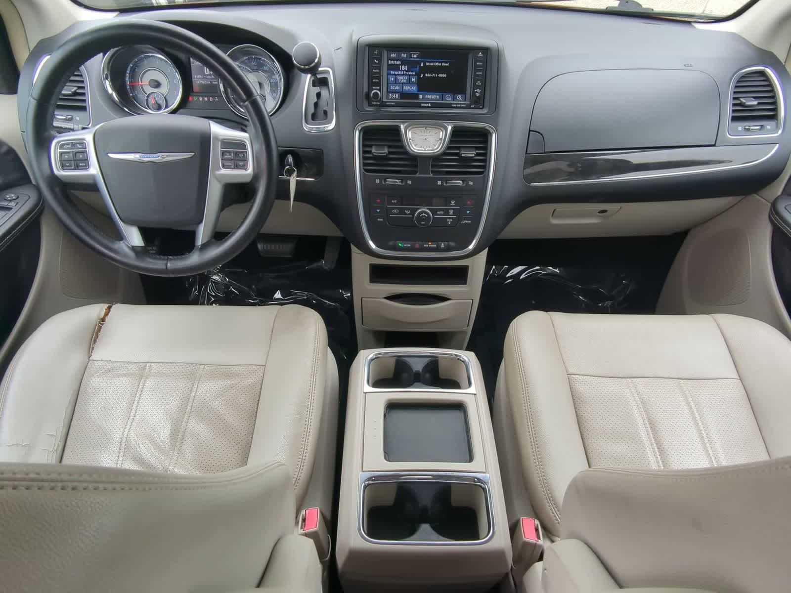 Thumbnail: 2013 Chrysler Town & Country - 15