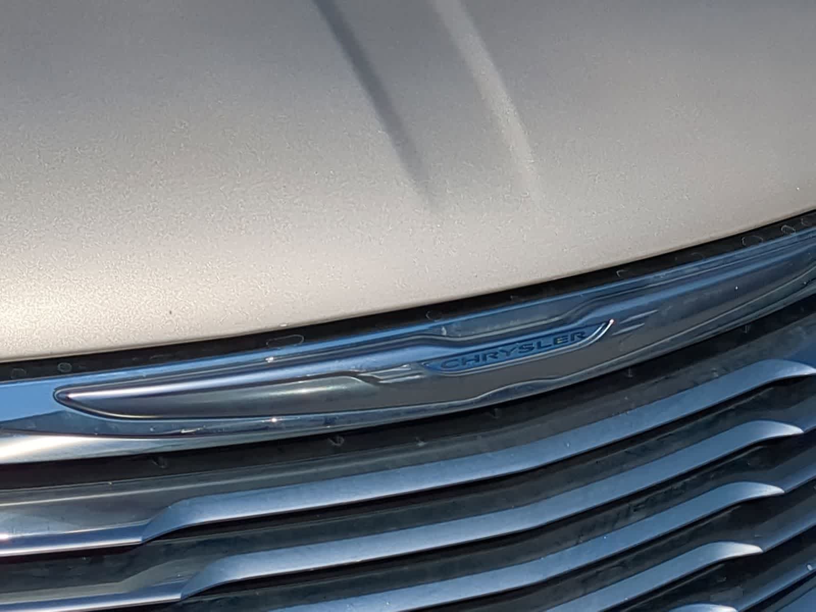 Thumbnail: 2013 Chrysler Town & Country - 12