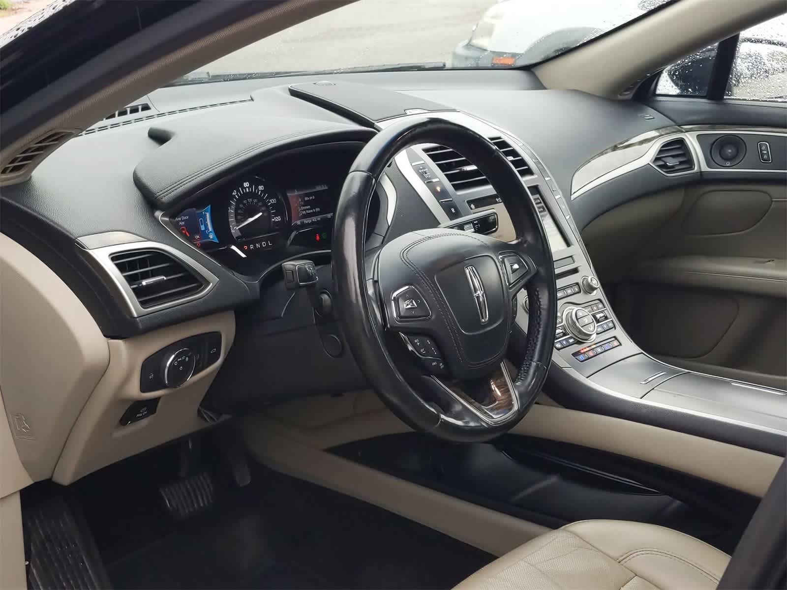 Thumbnail: 2017 Lincoln MKZ - 10