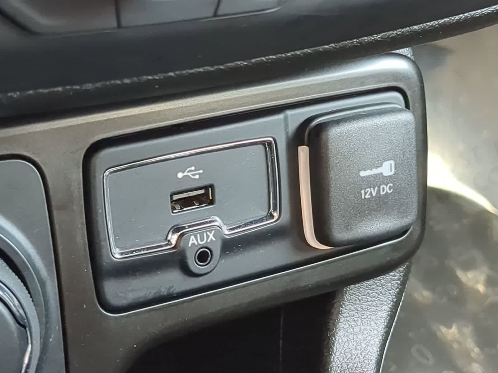 Thumbnail: 2023 Jeep Renegade - 30