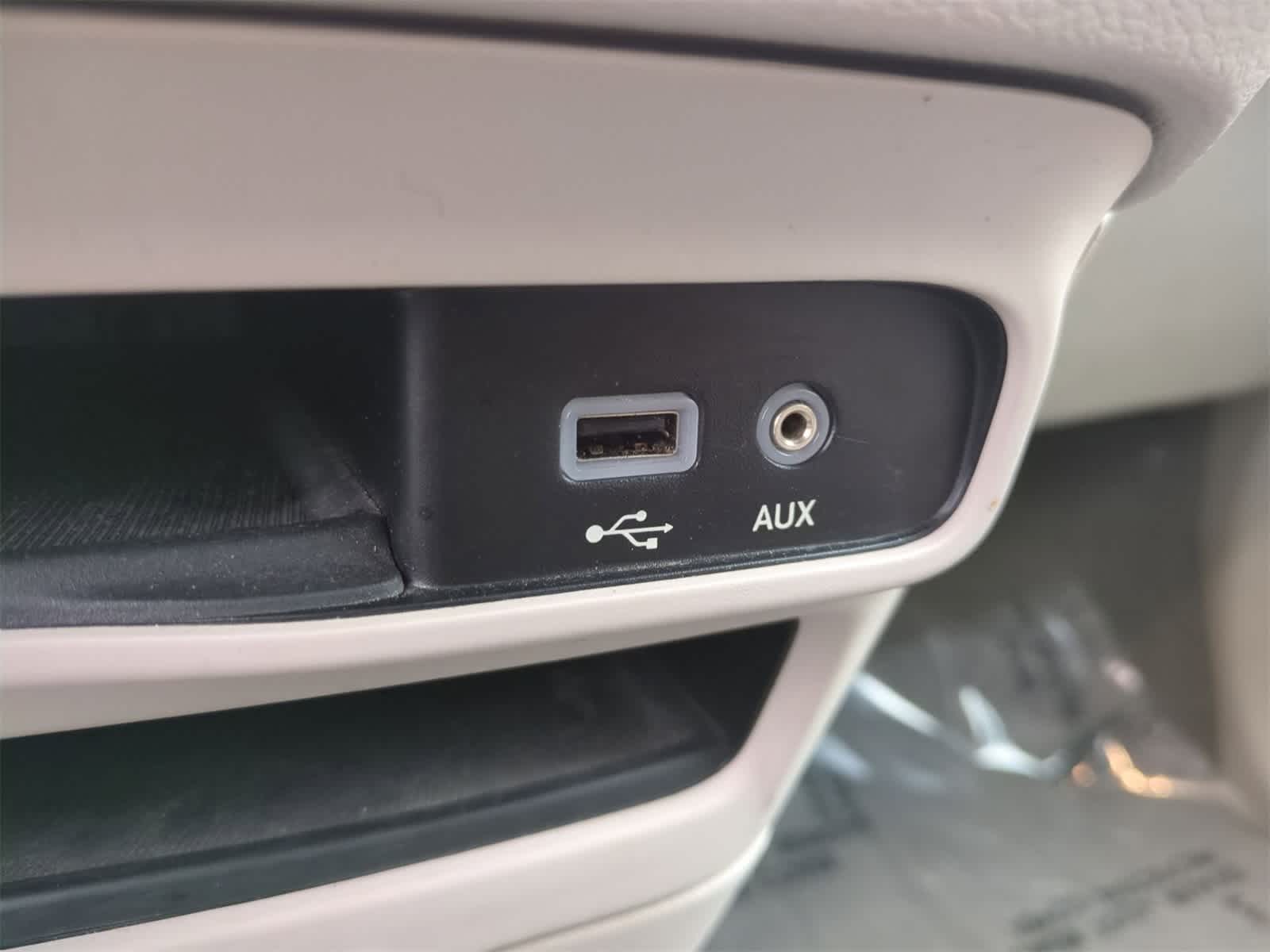 Thumbnail: 2017 Chrysler Pacifica - 30