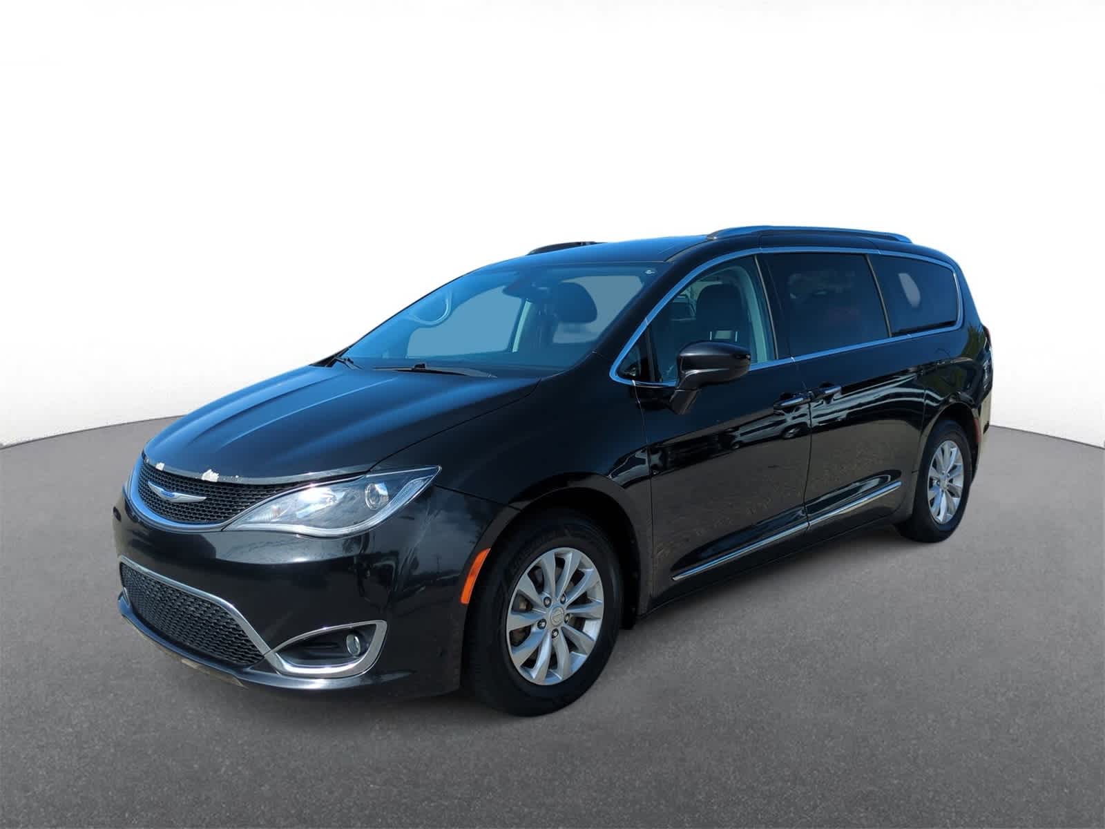 Thumbnail: 2019 Chrysler Pacifica - 4