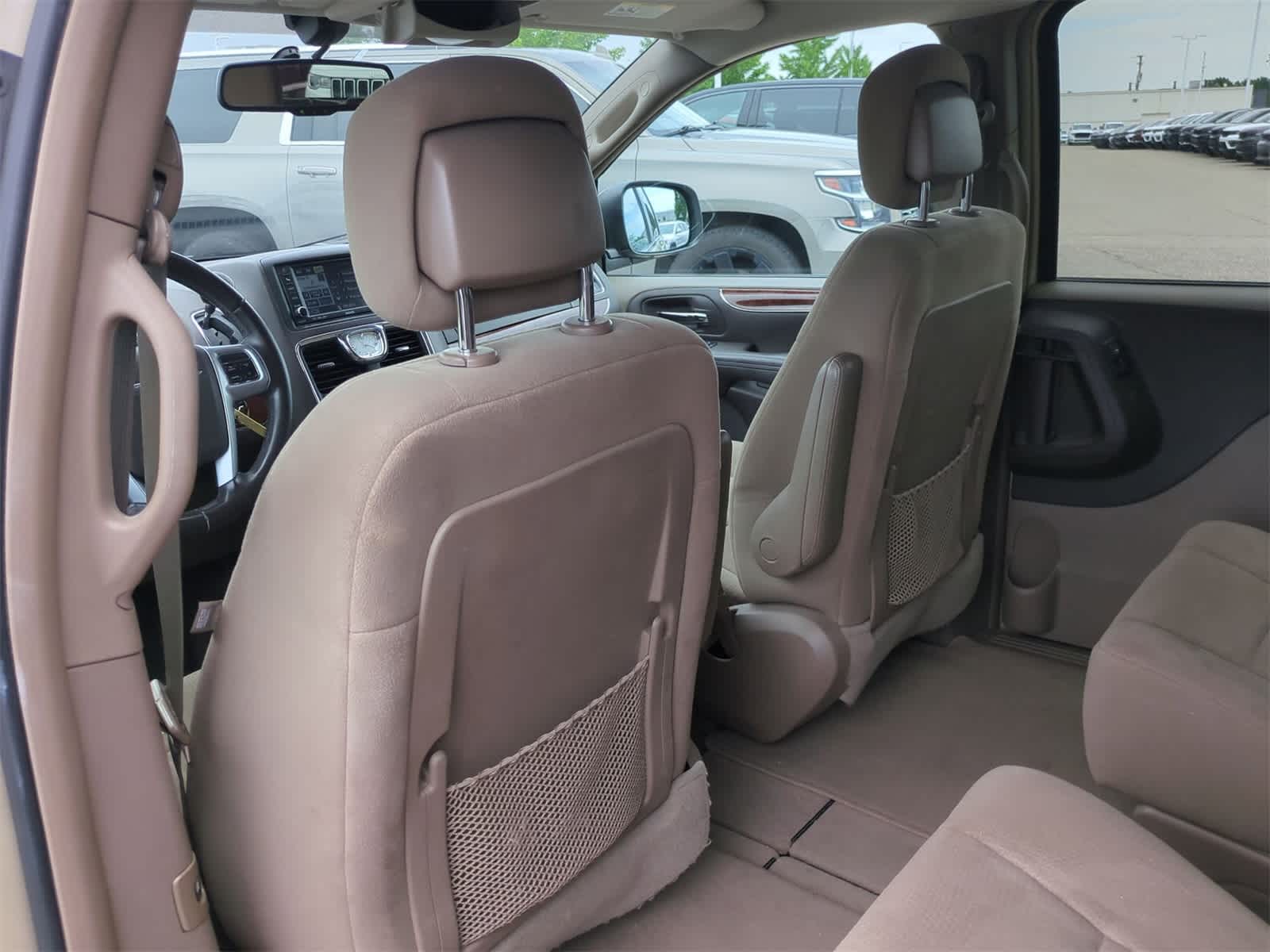 Thumbnail: 2011 Chrysler Town & Country - 15