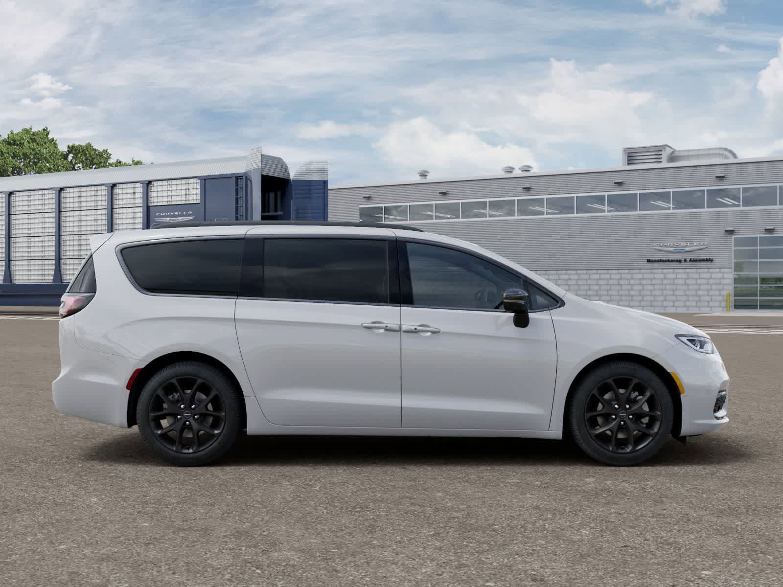Thumbnail: 2026 Chrysler Pacifica - 21