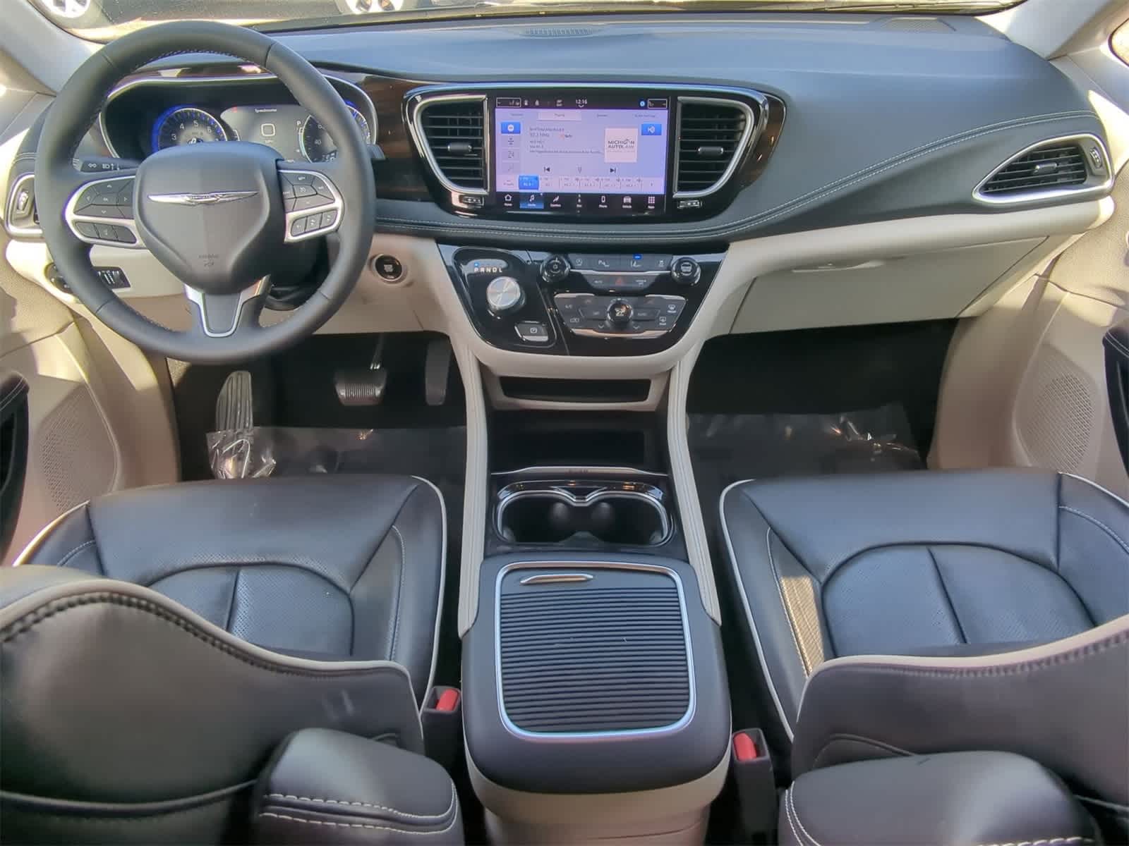 Thumbnail: 2023 Chrysler Pacifica - 22