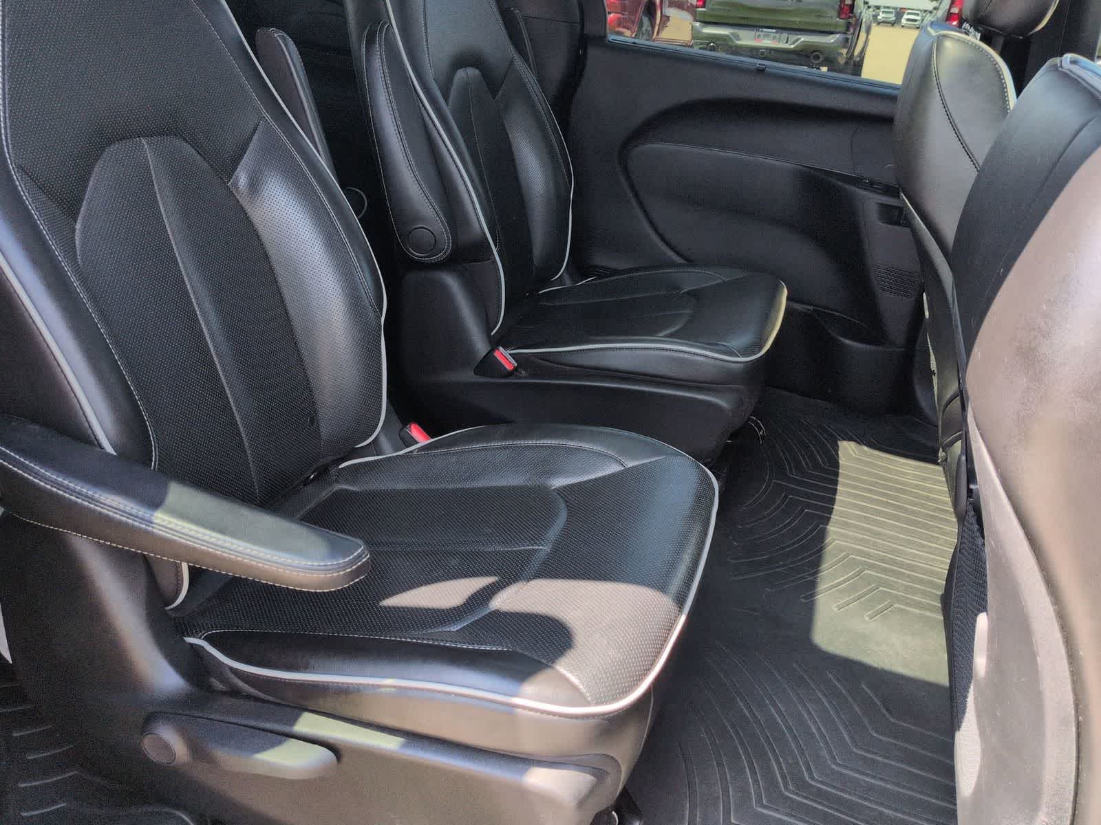 Thumbnail: 2021 Chrysler Pacifica - 22