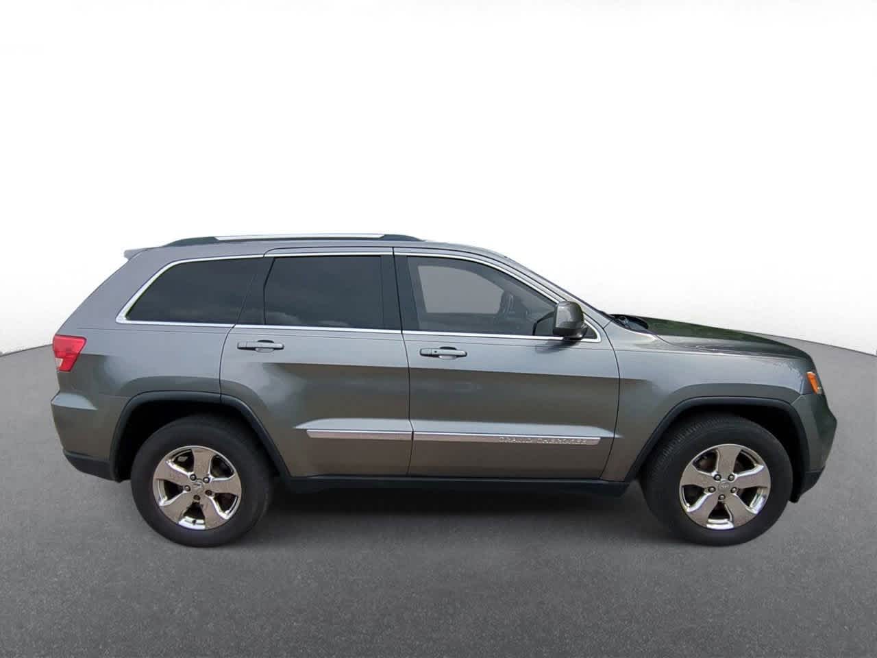 Thumbnail: 2013 Jeep Grand Cherokee - 9