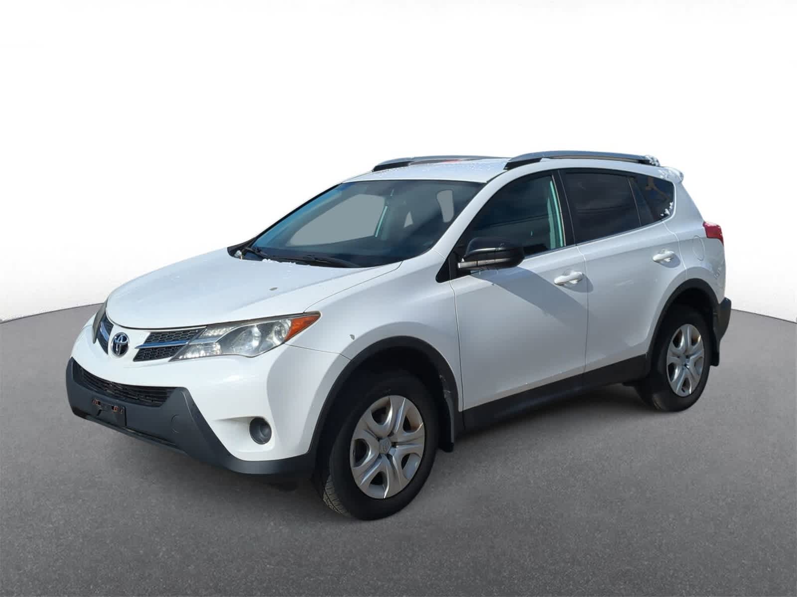 2015 Toyota RAV4 LE photo 3
