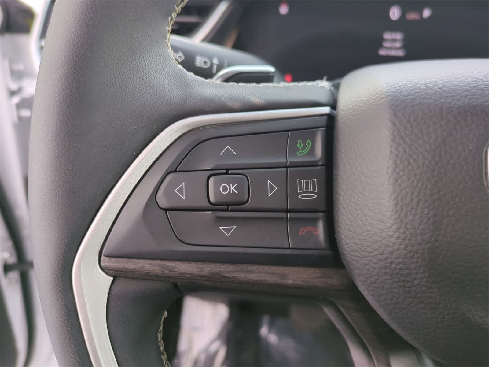 Thumbnail: 2023 Jeep Grand Cherokee - 23