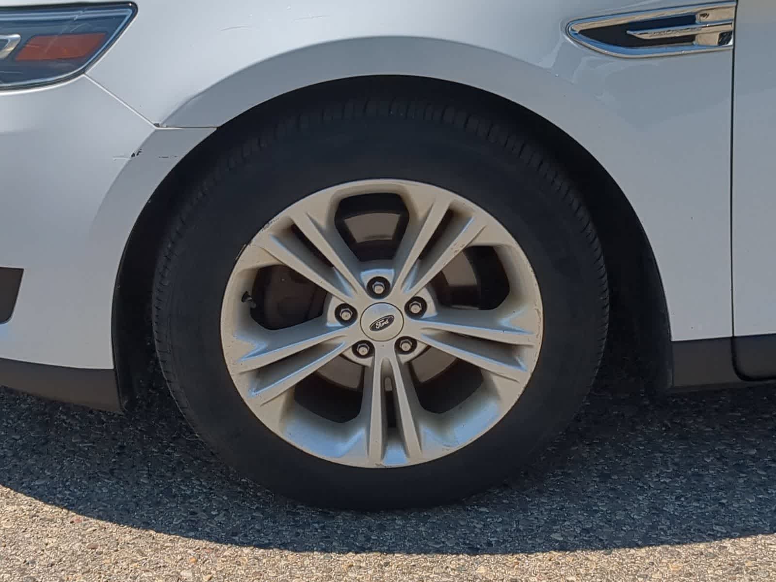 Thumbnail: 2015 Ford Taurus - 14