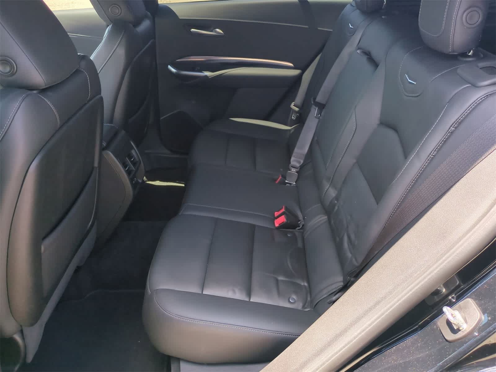 Thumbnail: 2023 Cadillac XT4 - 17