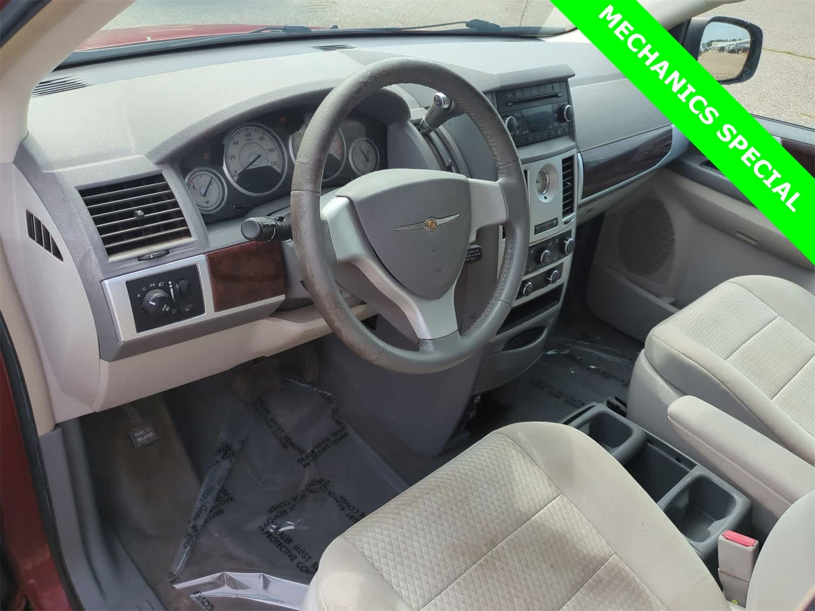 Thumbnail: 2009 Chrysler Town & Country - 10