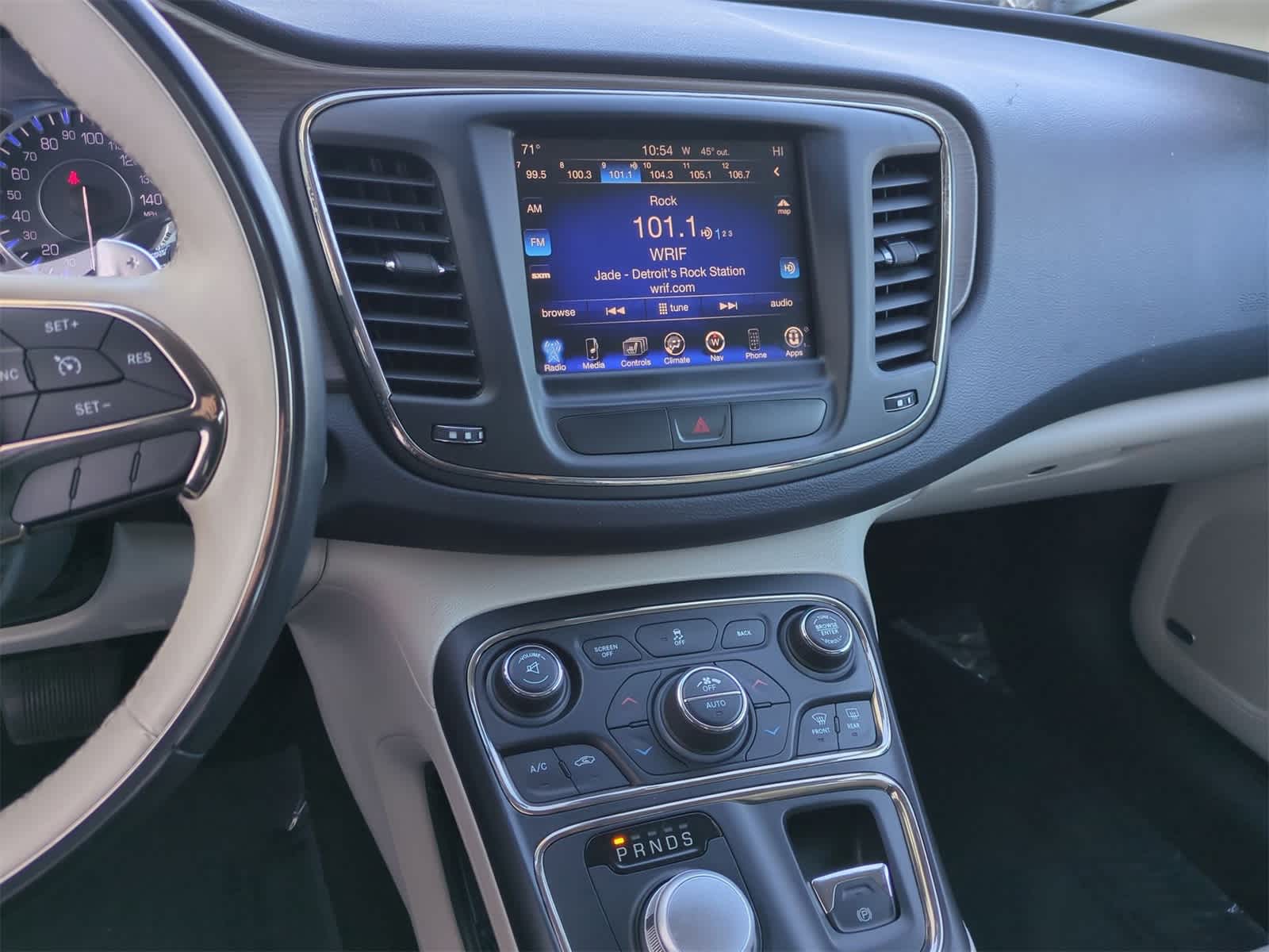 Thumbnail: 2015 Chrysler 200 - 27