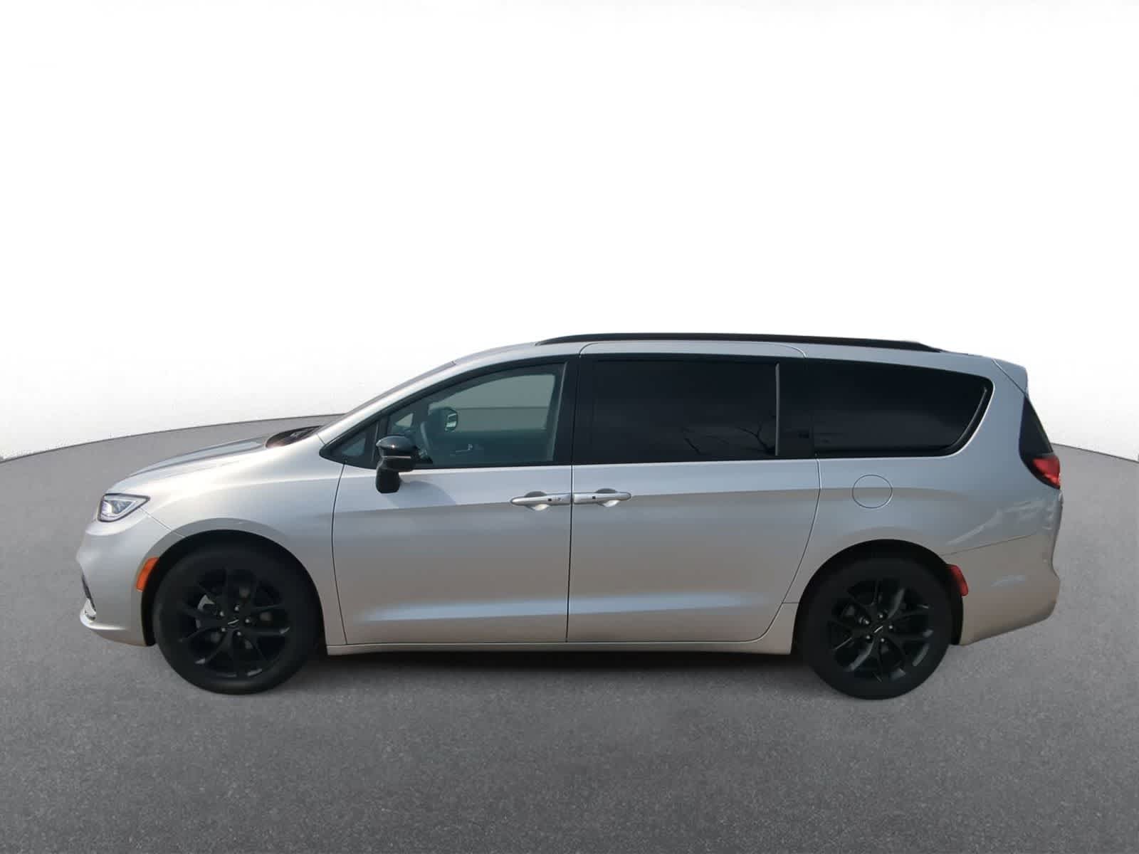 Thumbnail: 2024 Chrysler Pacifica - 5