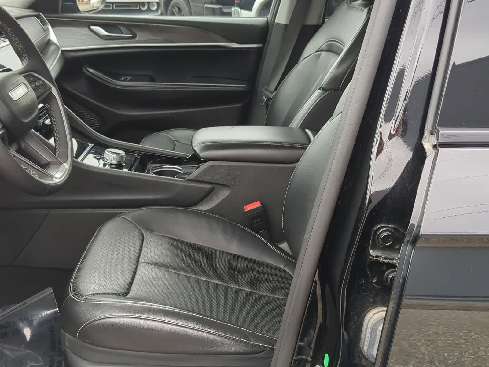 Thumbnail: 2023 Jeep Grand Cherokee - 16